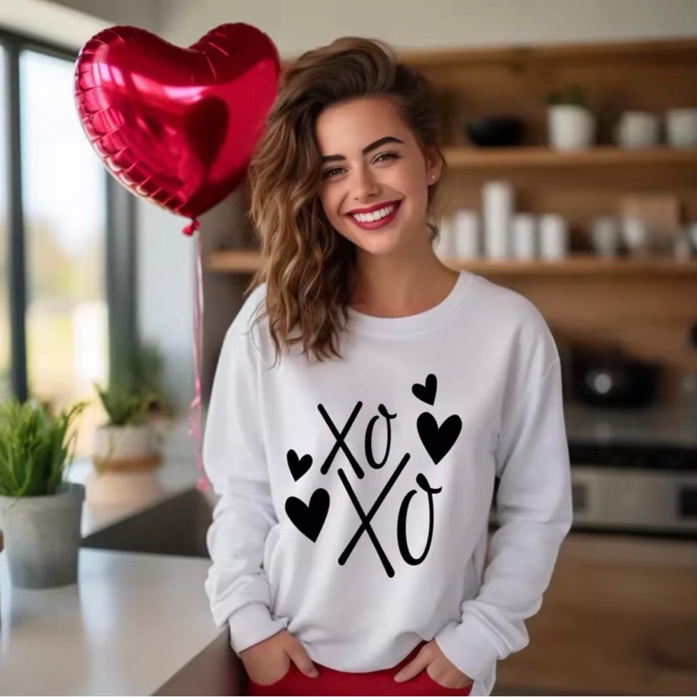 White XO XO Sweatshirt with Black Hearts